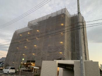 7階建て集合住宅　足場組立